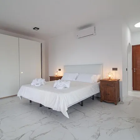 Casa Serena Luxury Villa Mácher
